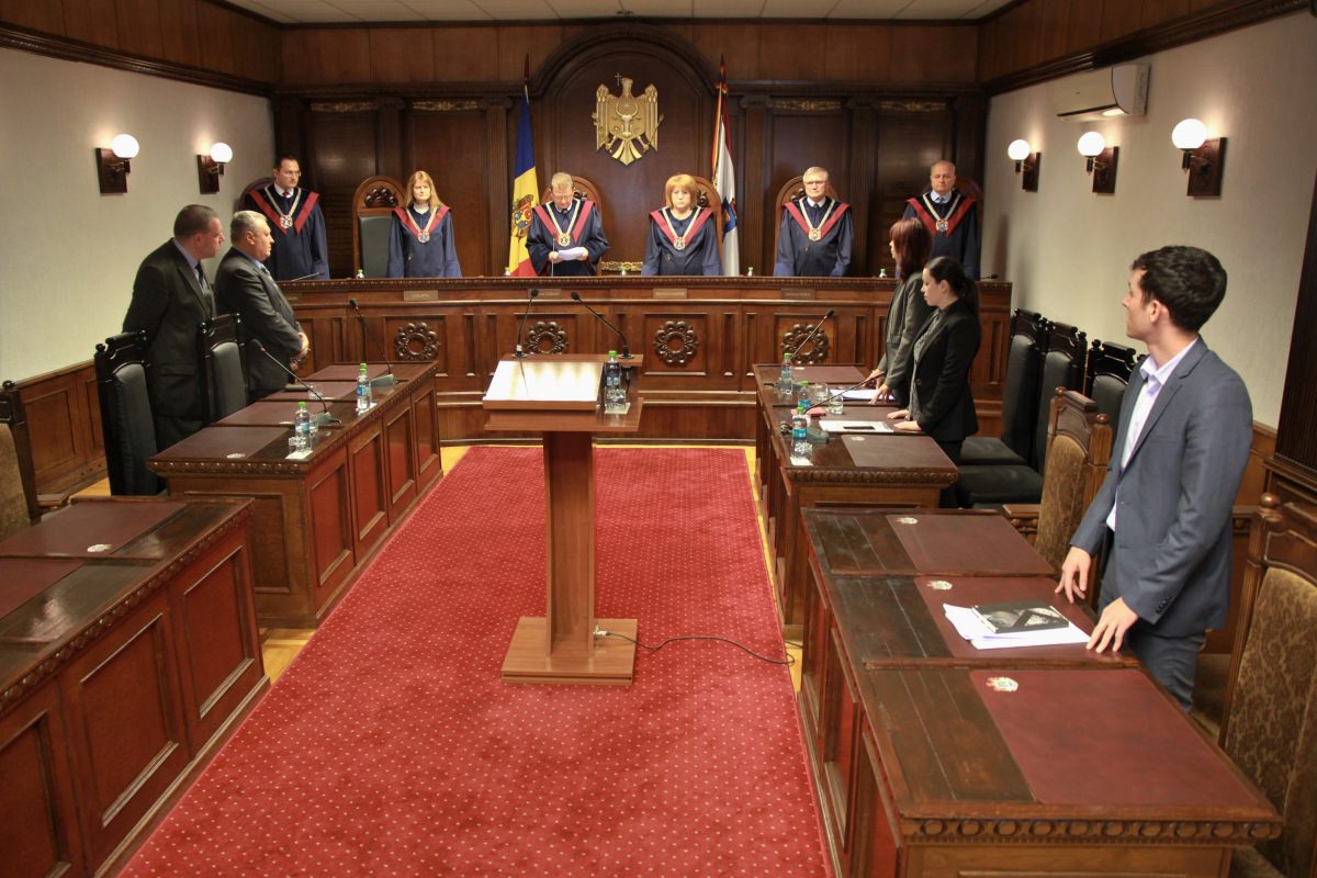 Судья конституционного суда рф генеральный прокурор. Конституционный суд Молдовы. Дома судей конституционного суда. Судьей конституционного суда могут быть. Конституционный суд туалет.